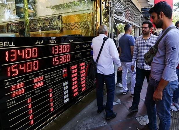 پشت‌پرده صف‌‌های طولانی خرید دلار با اجاره کارت ملّی!