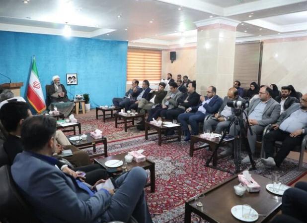 تکریم ارباب رجوع در ادارات استان سمنان