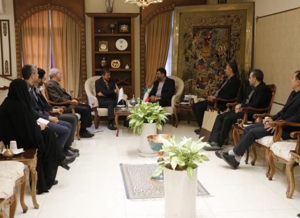 نقش‌آفرینی آستان قدس رضوی در عرصه‌های فرهنگی و اقتصاد افزایش یابد