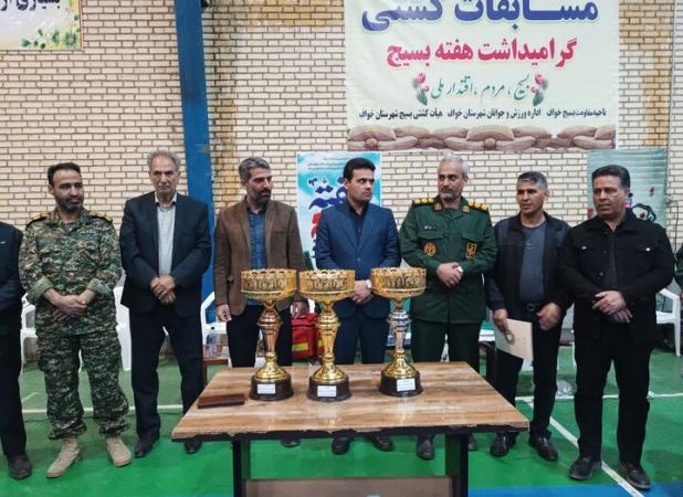 مسابقات کشتی چهار جانبه به مناسبت هفته بسیج در شهرستان خواف