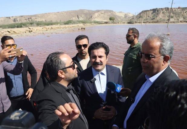 دستور فوری استاندار برای ساماندهی فروشندگان صنایع‌ دستی در تالاب صورتی چابهار