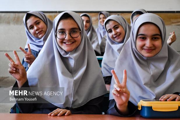 زنگ مهر در قم نواخته شد؛ آغاز سال تحصیلی ۳۱۵ هزار دانش‌آموز قمی