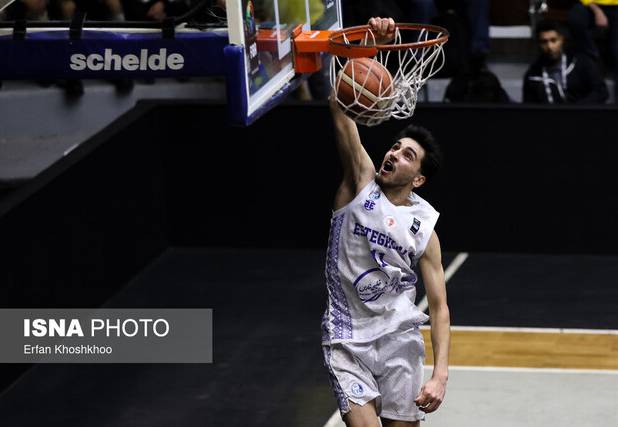 آبی‌ها دست پُر از سالن مخابرات رفتند