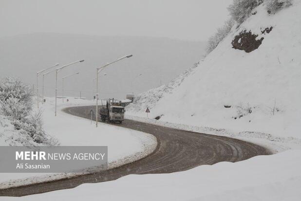 بارش شدید برف در گردنه حیران آستارا