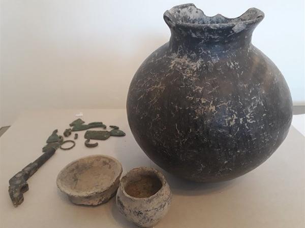 کشف خمره سفالی ۳۰۰ ساله در قزوین