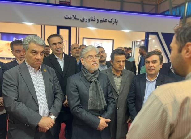 بازدید وزیر علوم از شرکت‌های فناور پارک علم و فناوری تبریز