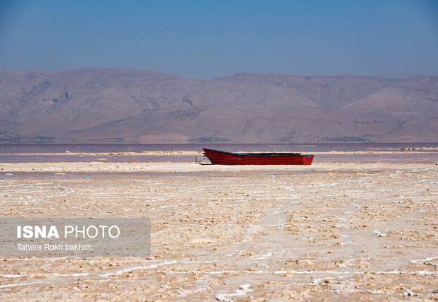 خالی شدن بیش از ۱۰ متر زیربستر تالاب‌های فارس از آب/ حقابه تالاب‌ها پرداخت شود