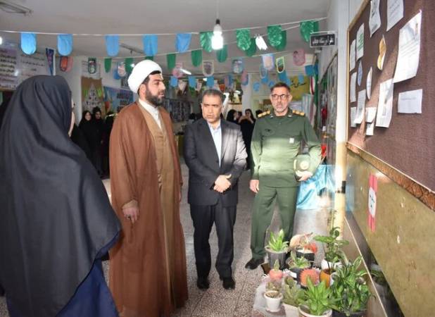 دستاوردهای انقلاب اسلامی در نمایشگاه دانش‌آموزی گیلانغرب تبیین شد