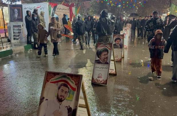 جشن میلاد امام زمان(عج) در خیابان‌های بارانی قوچان