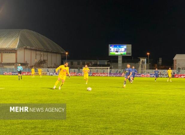 غافلگیری ملوان در نیمه نخست؛ فجر شهید سپاسی با ۳ گل پیش افتاد