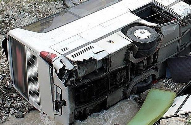 واژگونی مرگبار اتوبوس در اندونزی؛ ۱۶ نفر کشته و ۱۸ تن زخمی شدند