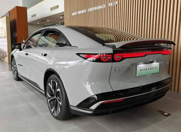 مدرن‌ترین سدان مزدا به ایران رسید