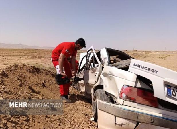 واژگونی پژوپارس در جاده شریف‌آباد به ایوانکی ۴ مصدوم برجای گذاشت