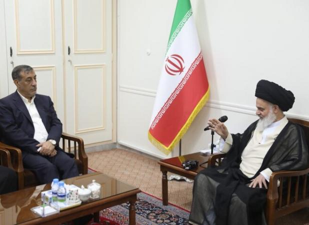 دیدار معاون اجرایی رئیس‌جمهور با آیت‌الله حسینی بوشهری