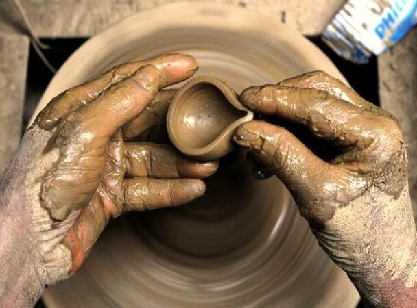  رئیس اتحادیه سفال شهرستان: لالجین به الگویی برای توسعه پایدار صنایع‌دستی تبدیل شود 