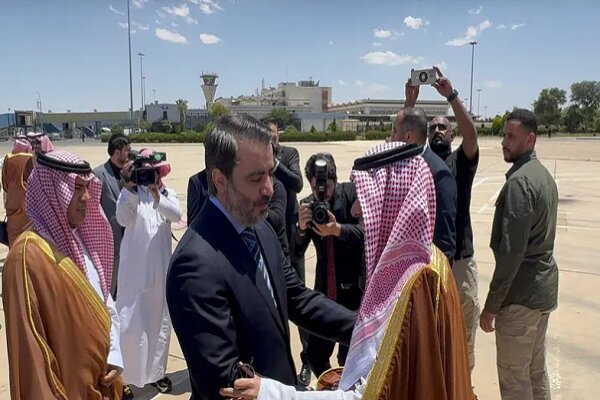 بن فرحان وارد دمشق شد