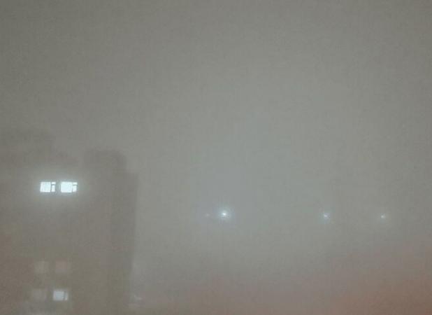 سکوت خاکستری اراک، میان دود و مه غلیظ