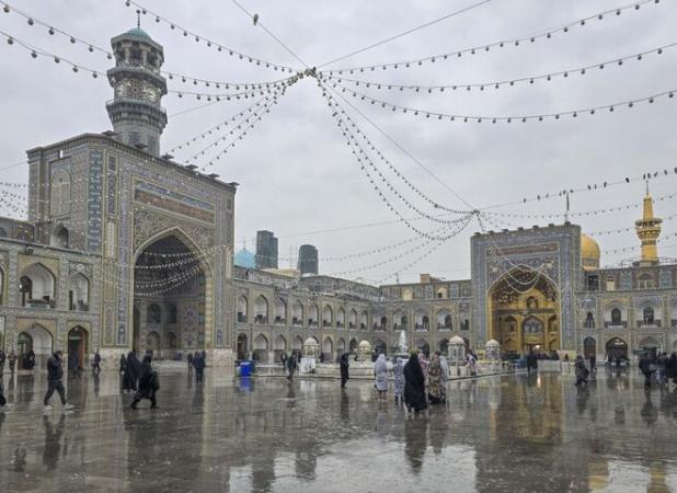 بارش باران پاییزی در حرم مطهر امام رضا(ع)