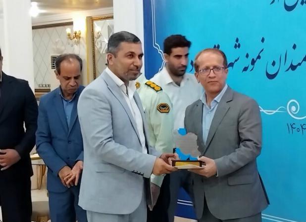 کارمندان نمونه و دستگاه‌های اجرایی برتر شهرستان دیر تجلیل شدند