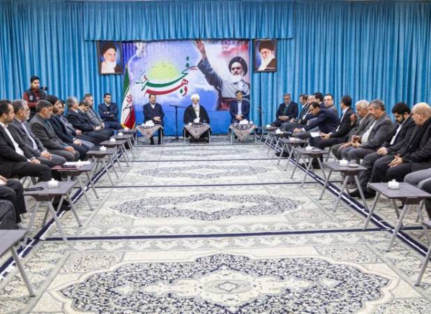 ناصری: مردم یزد باید از ظرفیت معادن و صنایع استان بهره‌مند شوند