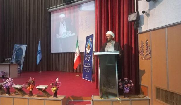 مسئول نهاد رهبری در دانشگاه علوم پزشکی کردستان: قرآن راهنمای انسان در مسیر زندگی است