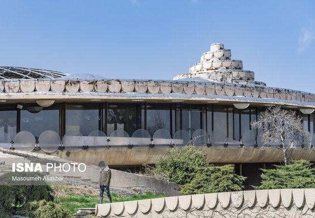 کاخ مروارید مهرشهر با سقف‌های فروریخته رها شده است