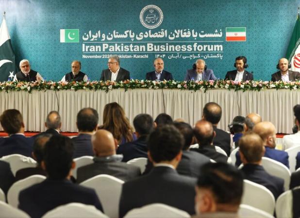 نشست صمیمانه  قالیباف با فعالان اقتصادی پاکستان و ایران برگزار شد