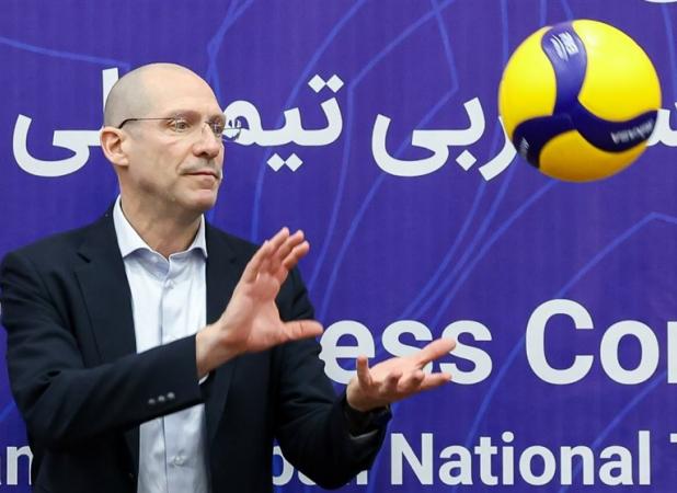 پیاتزا و دستیارانش، پنجشنبه شب در تهران