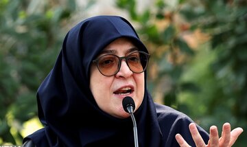 تصویری از فاطمه مهاجرانی در یک مراسم ختم