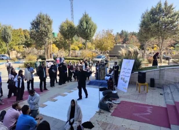 نمایش خیابانی «فردای بدون من» در بروجرد اجرا شد