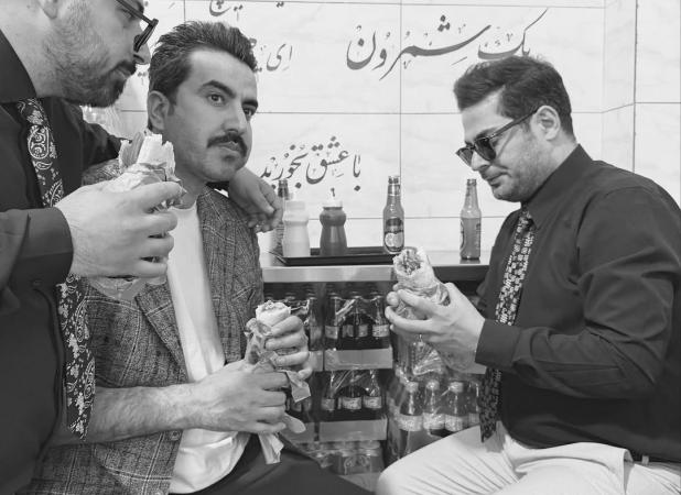 تصاویر جالب از داورانِ شام ایرانی در یک ساندویچی کثیف!