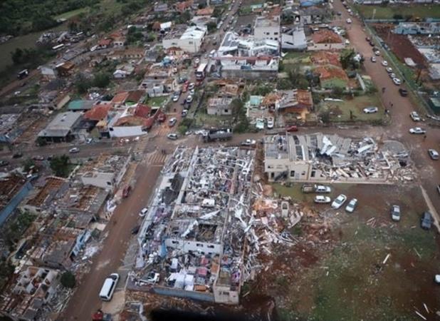 6 کشته و صدها زخمی در پی وقوع گردباد قدرتمند در جنوب برزیل