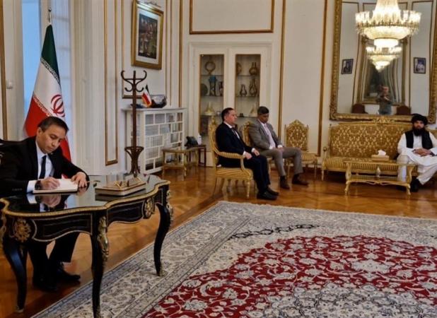 دفتر یادبود جان باختگان بندرعباس در سفارت ایران در ترکیه