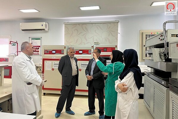 بازدید مدیرعامل سازمان انتقال خون از مرکز تولید فرآورده‌های خونی