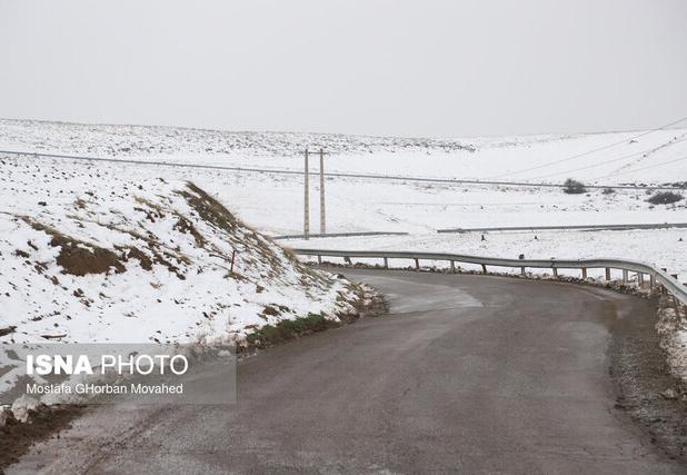 بارش باران و برف در ۱۳ محور فارس/ تمام راه‌ها باز هستند