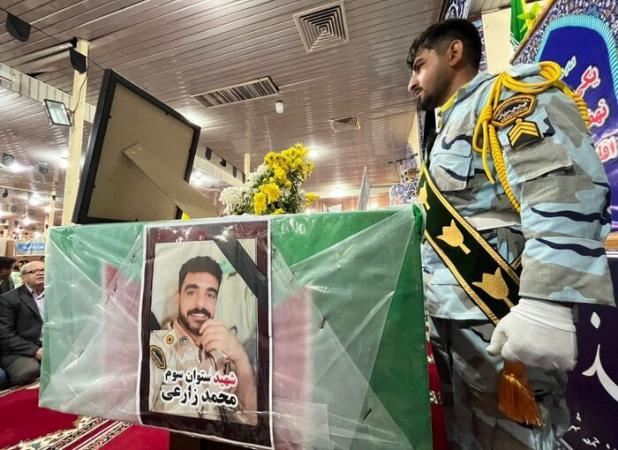 پیکر شهید مرزبان مدافع وطن در قشم تشییع شد