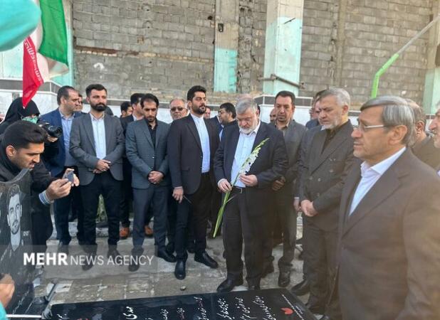 استاندار تهران به مقام شامخ شهدای بهارستان ادای احترام کرد