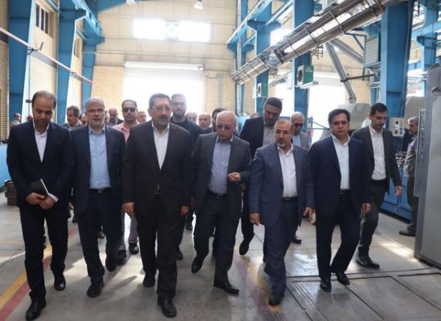 وزیر صنعت، معدن و تجارت از یکی از واحدهای صنعت ریلی نظرآباد بازدید کرد