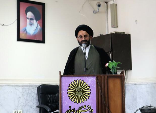 امام جمعه موقت دیّر: استکبارستیزی مسئله اصلی روز دانشجو است