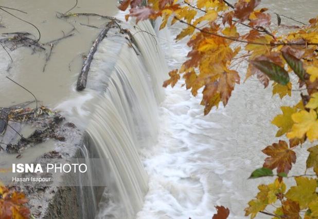 بارش باران در یزد/ ارتفاعات سفیدپوش شد