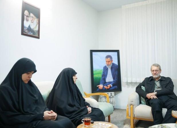 دیدار لاریجانی با خانواده شهید ایزدی