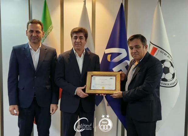 استقلال مجوز حرفه‌ای گرفت