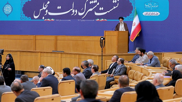 دستیابی به رشد اقتصادی در گرو مبارزه با فساد است