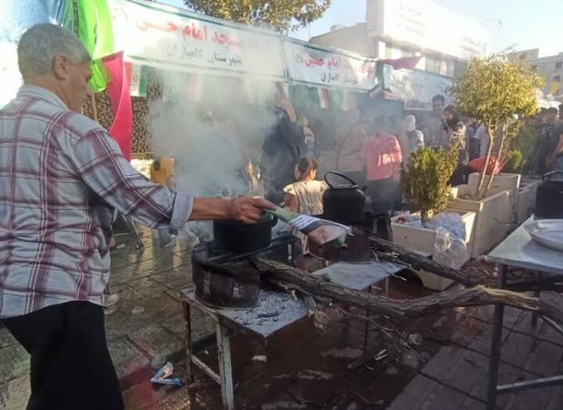 عطر چای و شربت در سنندج؛ خادمان حسن‌آباد جشن امت احمد را گرم‌تر کردند