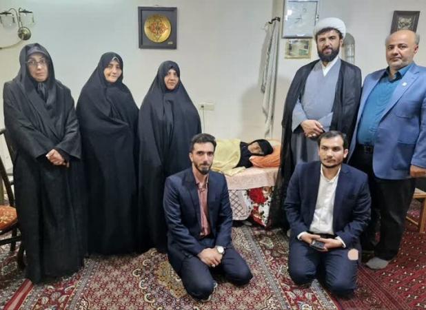 تجلیل از بانویی که پیشگام پشتیبانی زنان از جبهه‌ها بود