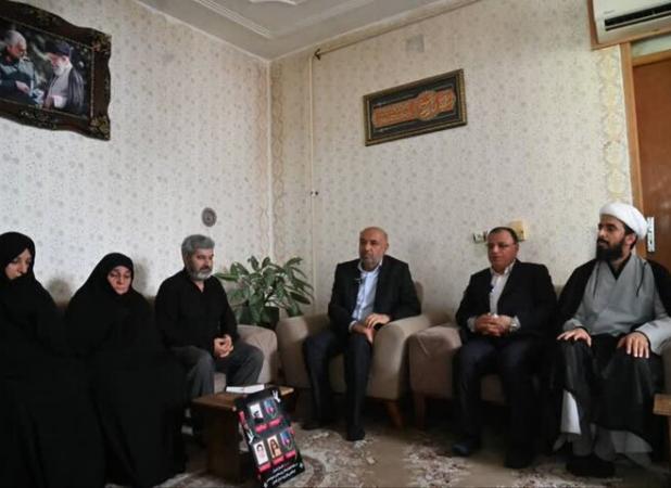 حضور وزیر تعاون و استاندار گلستان در منزل خانواده روحانی شهید نیازمند