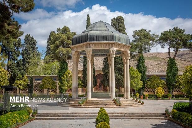 حافظ‌آموزان و مدرسان مرکز حافظ‌شناسی شیراز گردهم می آیند