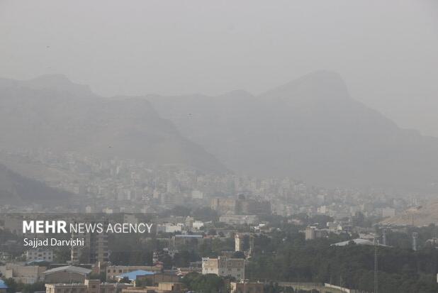 وزش باد شدید و نفوذ گردوخاک به آسمان لرستان