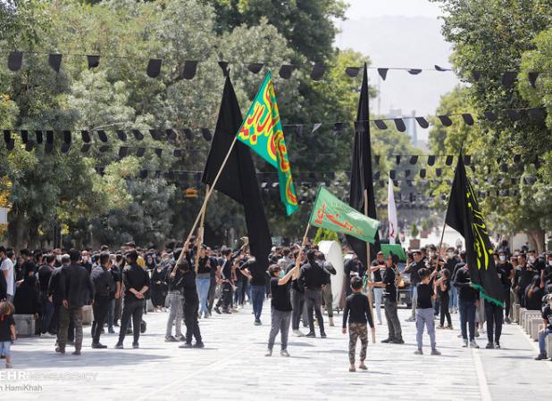 تپش داغ عاشورا در همدان؛ زمین آسمان و مردم همه سیاه‌پوش حسینی