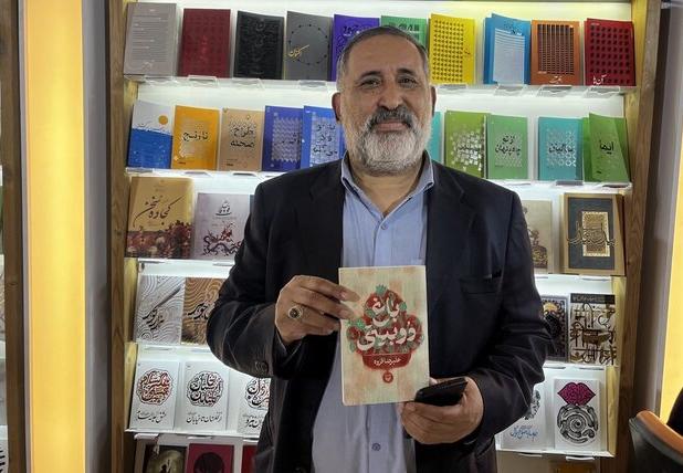 دست پر علیرضا قزوه در نمایشگاه؛ وقت انتشار «انگیزه ترامپ‌کشی» حالا بود